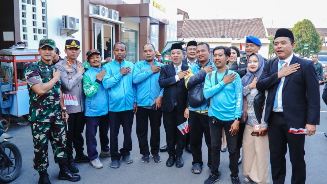 GOKAR Ajak Warga Karawang Gunakan Transportasi Online Lokal